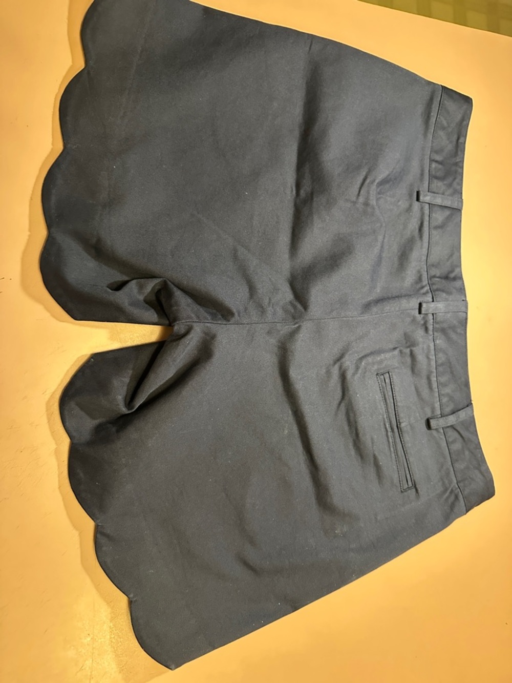 EUC J McLaughlin High-Waist Scalloped Hem Shorts in Navy - Picture 2 of 7